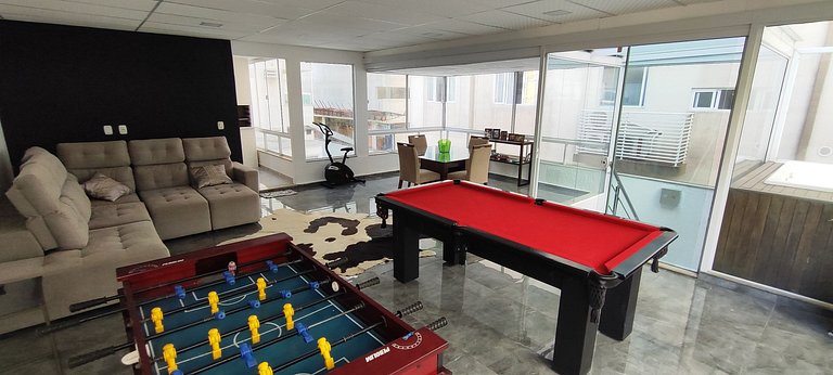 Casa ampla com lazer e praia próxima para famílias