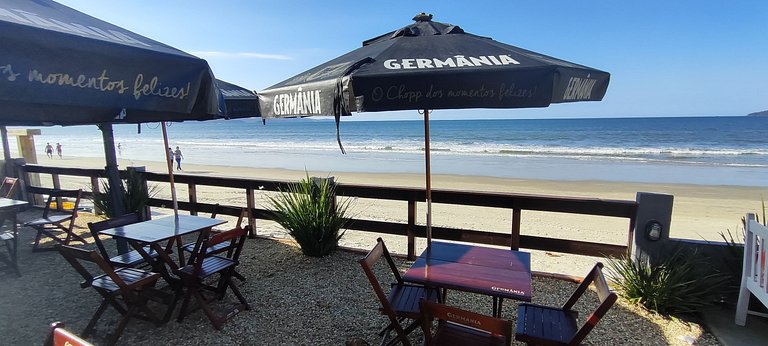 Casa ampla com lazer e praia próxima para famílias