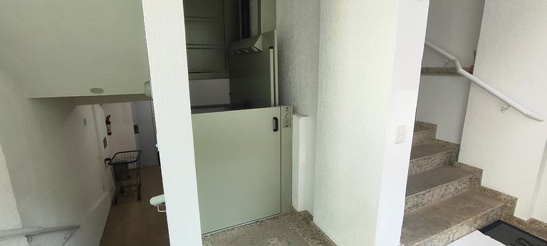 Duplex impecável a passos do mar e do HardRock