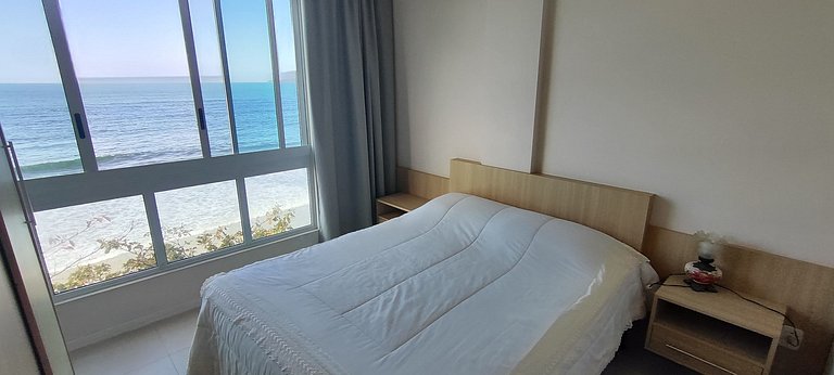 Beira-mar dos sonhos: 3 suítes e vista espetacular