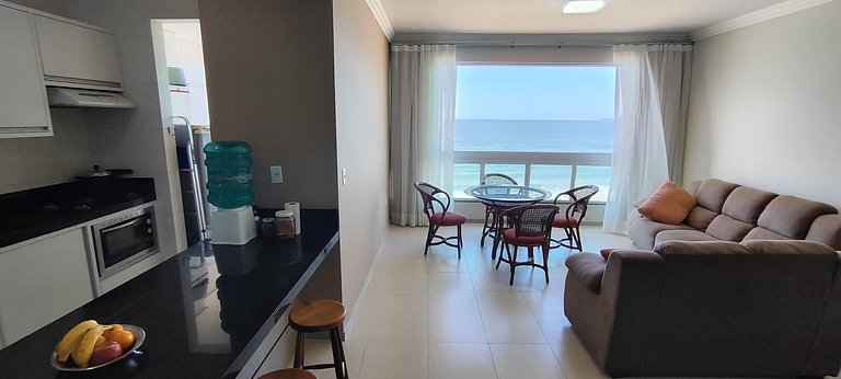 Beira-mar dos sonhos: 3 suítes e vista espetacular
