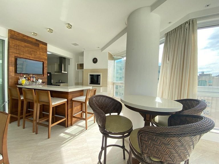 Sublime: Suítes Amplas, hidro, vista churrasqueira