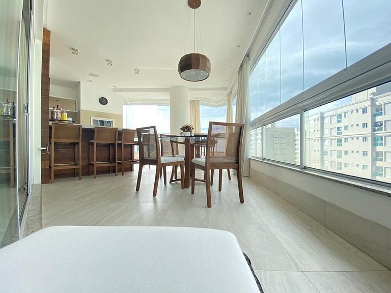 Sublime: Suítes Amplas, hidro, vista churrasqueira