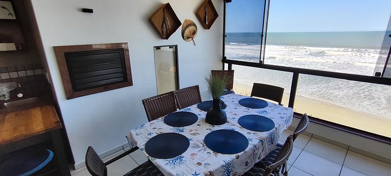 Beira-mar aconchegante: vista, sacada e churrasco