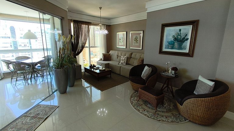 Ambiente sofisticado frente-mar com 3 suítes