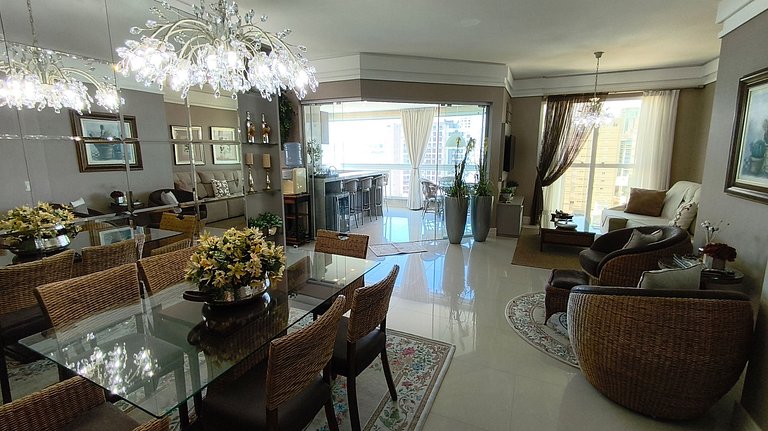 Ambiente sofisticado frente-mar com 3 suítes