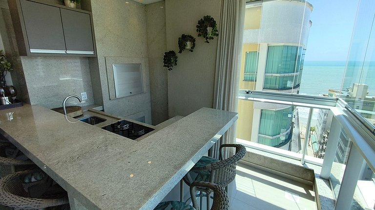 Ambiente sofisticado frente-mar com 3 suítes