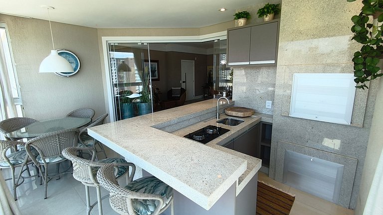 Ambiente sofisticado frente-mar com 3 suítes