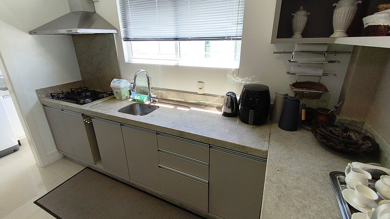 Ambiente sofisticado frente-mar com 3 suítes