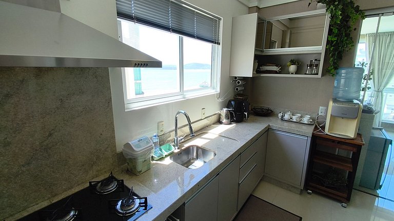 Ambiente sofisticado frente-mar com 3 suítes