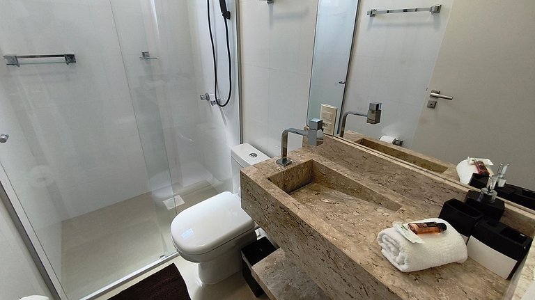 Ambiente sofisticado frente-mar com 3 suítes