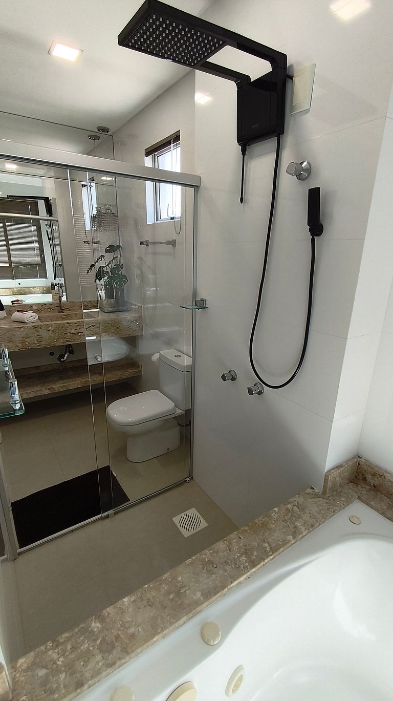 Ambiente sofisticado frente-mar com 3 suítes