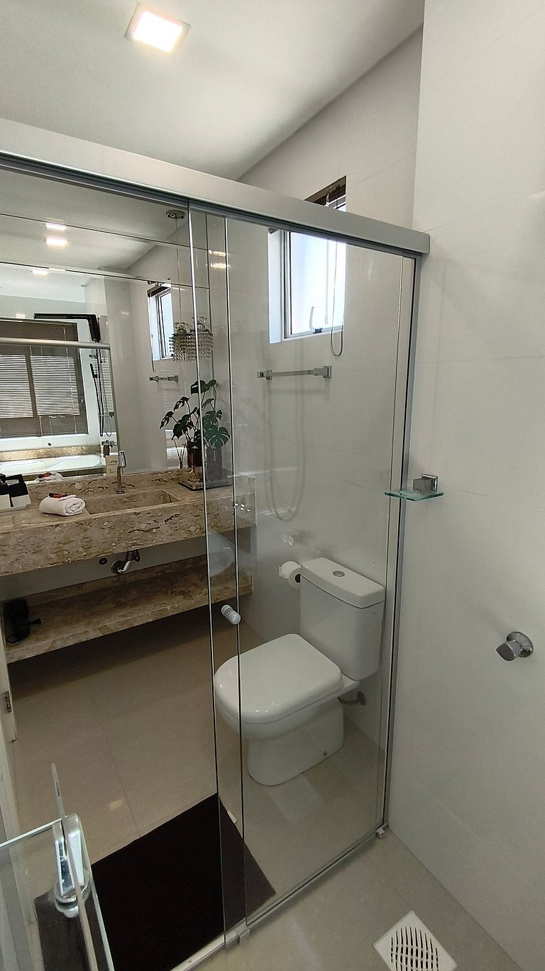 Ambiente sofisticado frente-mar com 3 suítes