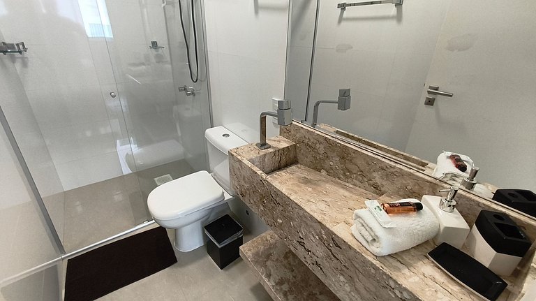 Ambiente sofisticado frente-mar com 3 suítes