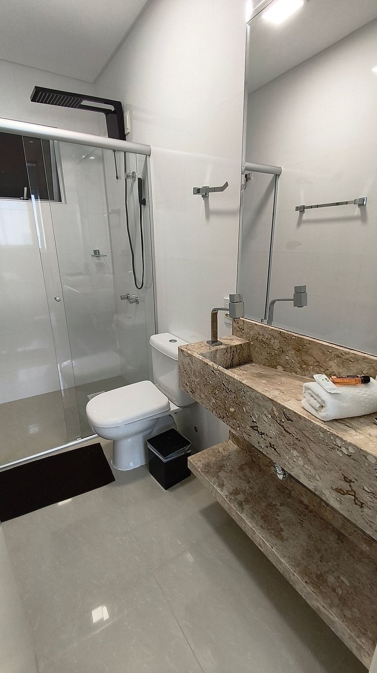 Ambiente sofisticado frente-mar com 3 suítes