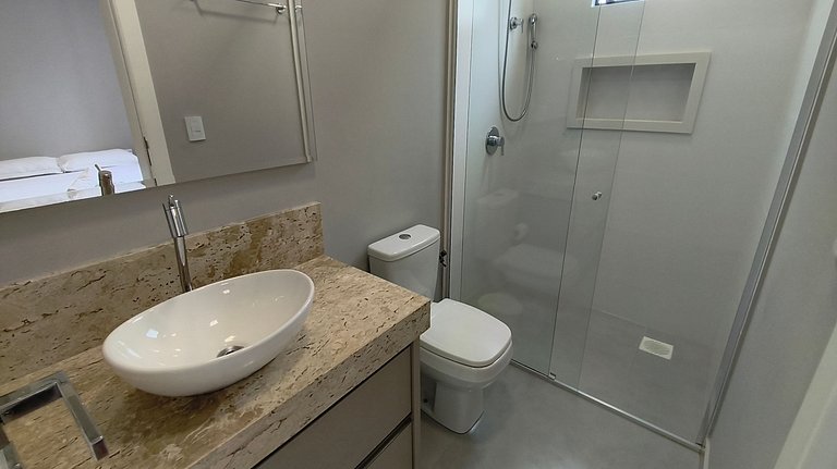 Apartamento amplo quadra-mar ótima localização