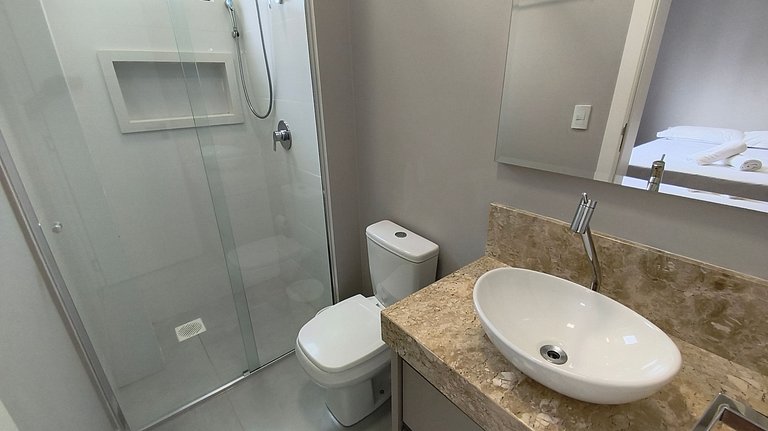 Apartamento amplo quadra-mar ótima localização