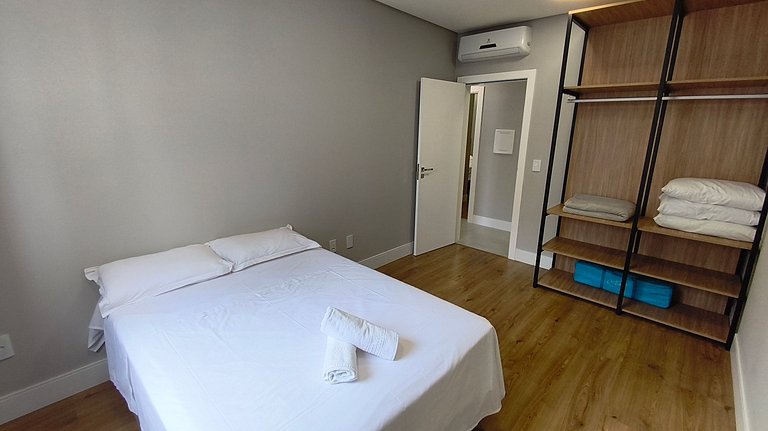 Apartamento amplo quadra-mar ótima localização