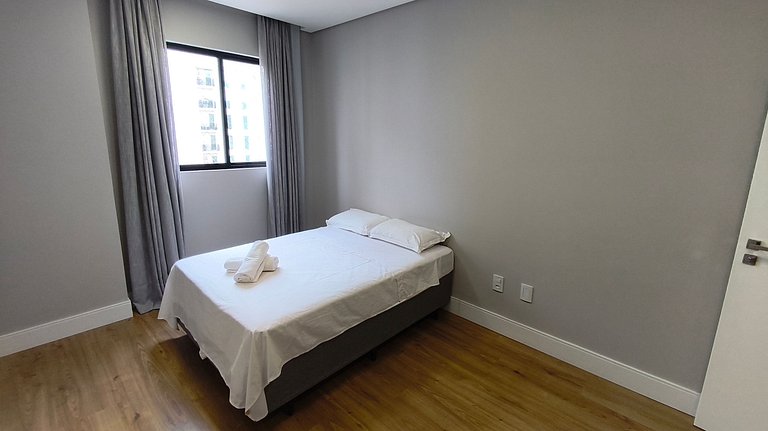 Apartamento amplo quadra-mar ótima localização