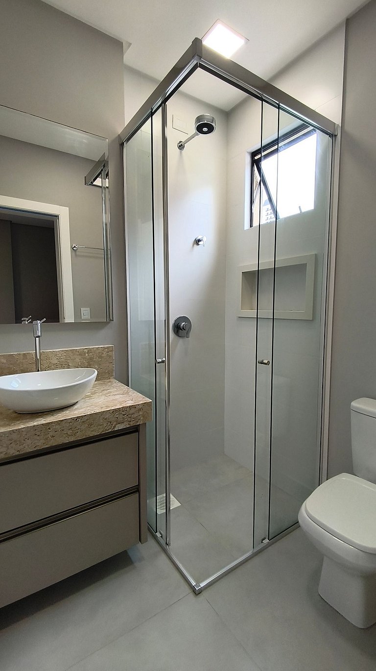 Apartamento amplo quadra-mar ótima localização