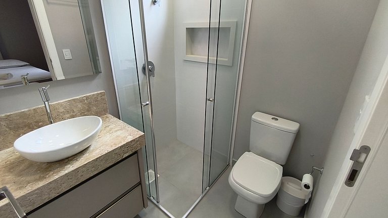 Apartamento amplo quadra-mar ótima localização