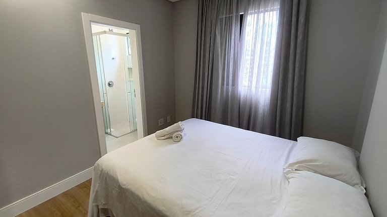 Apartamento amplo quadra-mar ótima localização