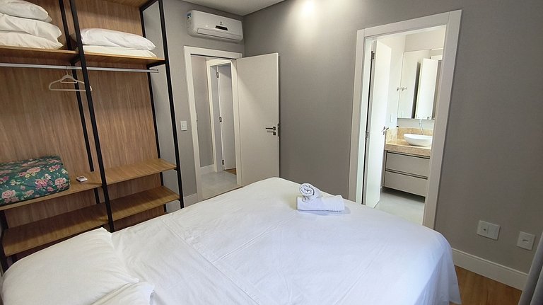 Apartamento amplo quadra-mar ótima localização