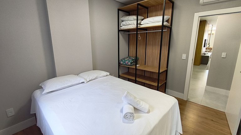 Apartamento amplo quadra-mar ótima localização