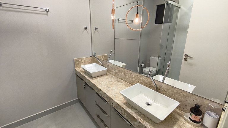 Apartamento amplo quadra-mar ótima localização