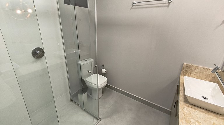 Apartamento amplo quadra-mar ótima localização