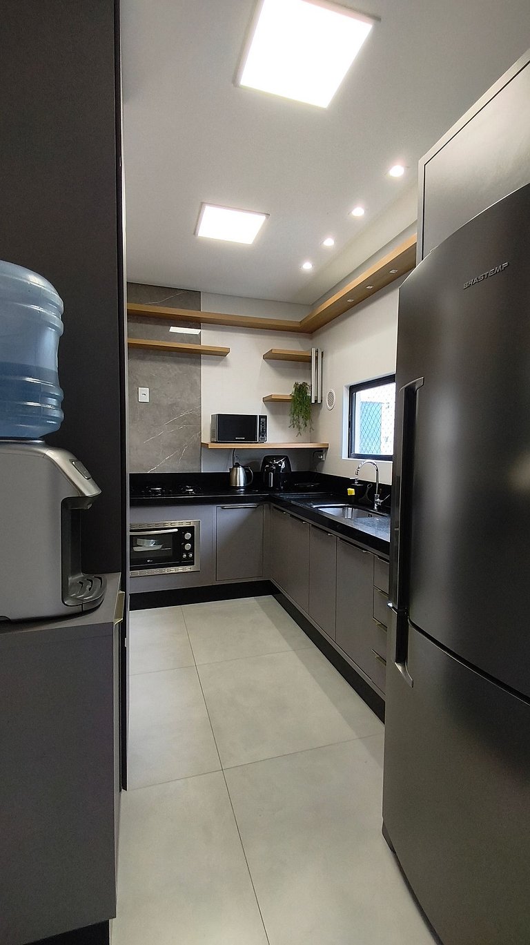 Apartamento amplo quadra-mar ótima localização