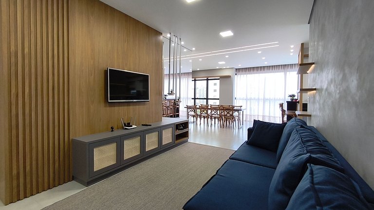 Apartamento amplo quadra-mar ótima localização