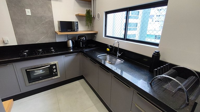 Apartamento amplo quadra-mar ótima localização