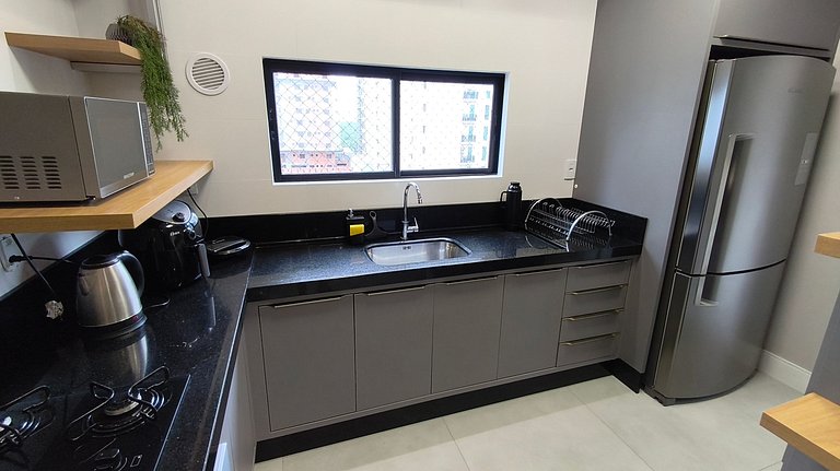 Apartamento amplo quadra-mar ótima localização