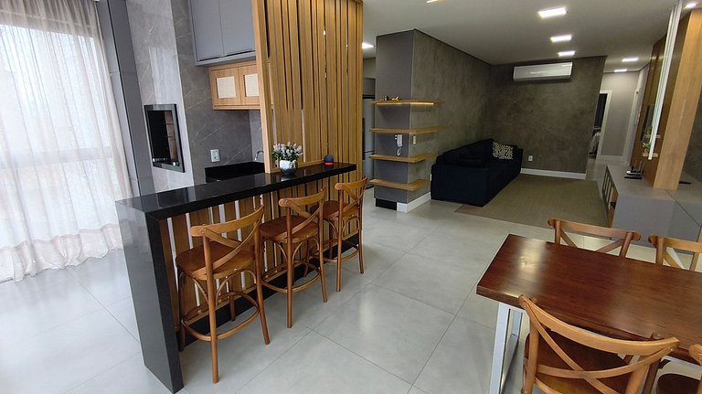 Apartamento amplo quadra-mar ótima localização