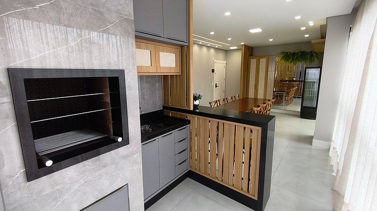 Apartamento amplo quadra-mar ótima localização