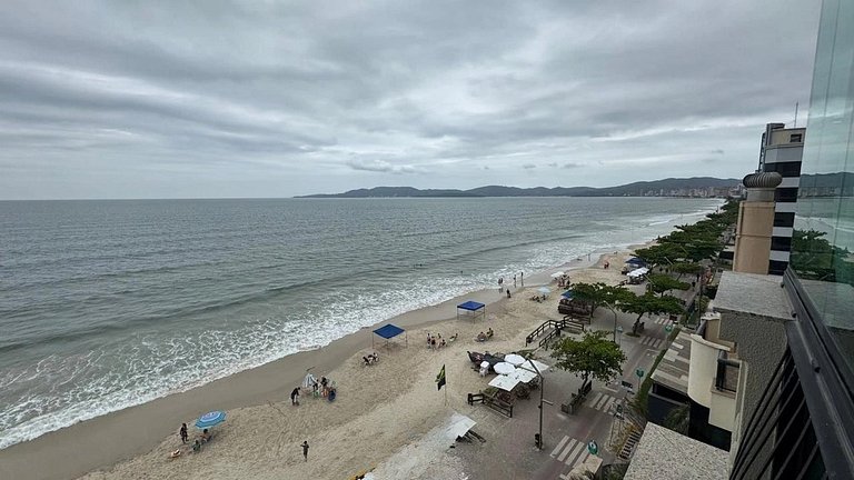 Beira-mar sofisticado, central, com vista incrível