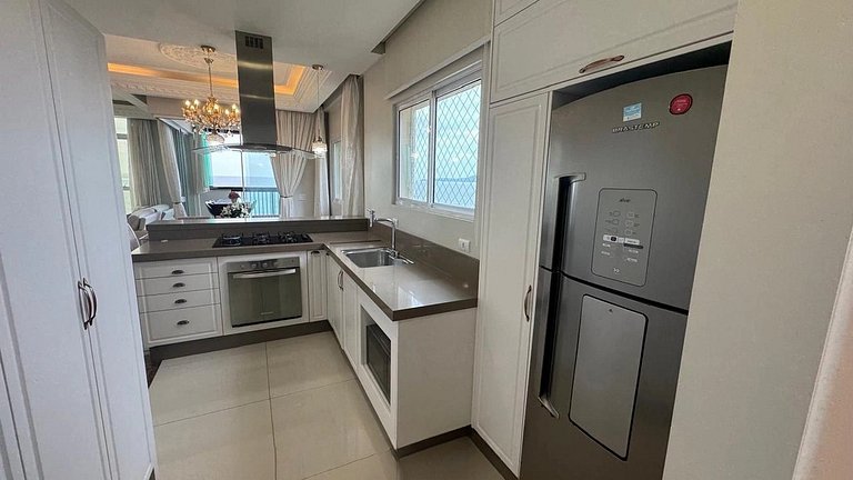 Beira-mar sofisticado, central, com vista incrível