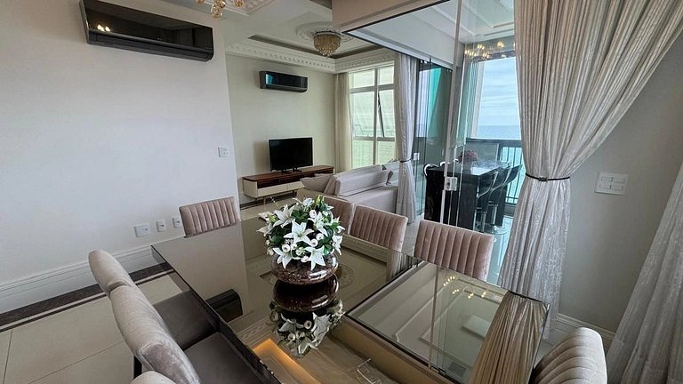 Beira-mar sofisticado, central, com vista incrível