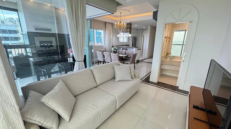 Beira-mar sofisticado, central, com vista incrível