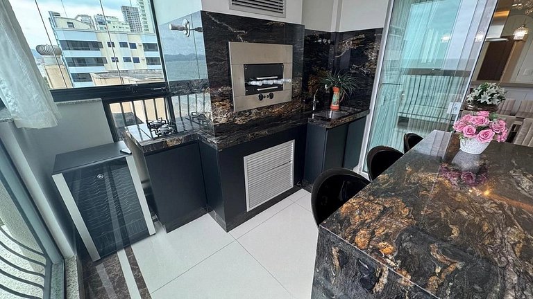 Beira-mar sofisticado, central, com vista incrível