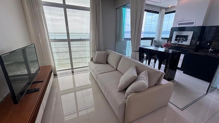 Beira-mar sofisticado, central, com vista incrível