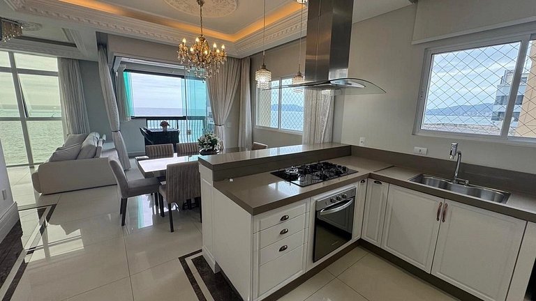 Beira-mar sofisticado, central, com vista incrível