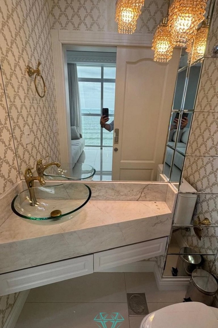 Beira-mar sofisticado, central, com vista incrível