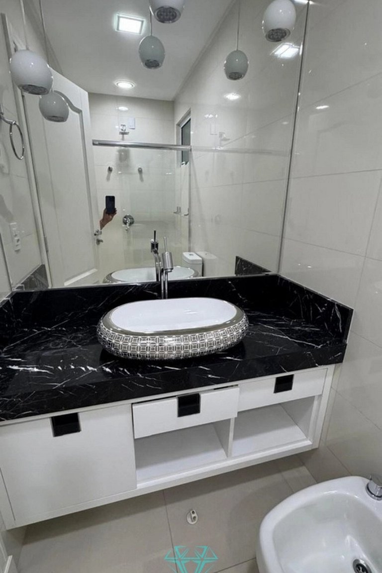 Beira-mar sofisticado, central, com vista incrível