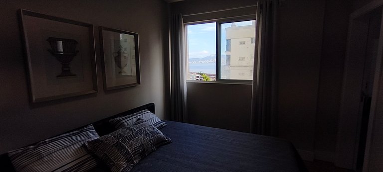 Quadra-mar com varanda, churrasqueira e vista mar