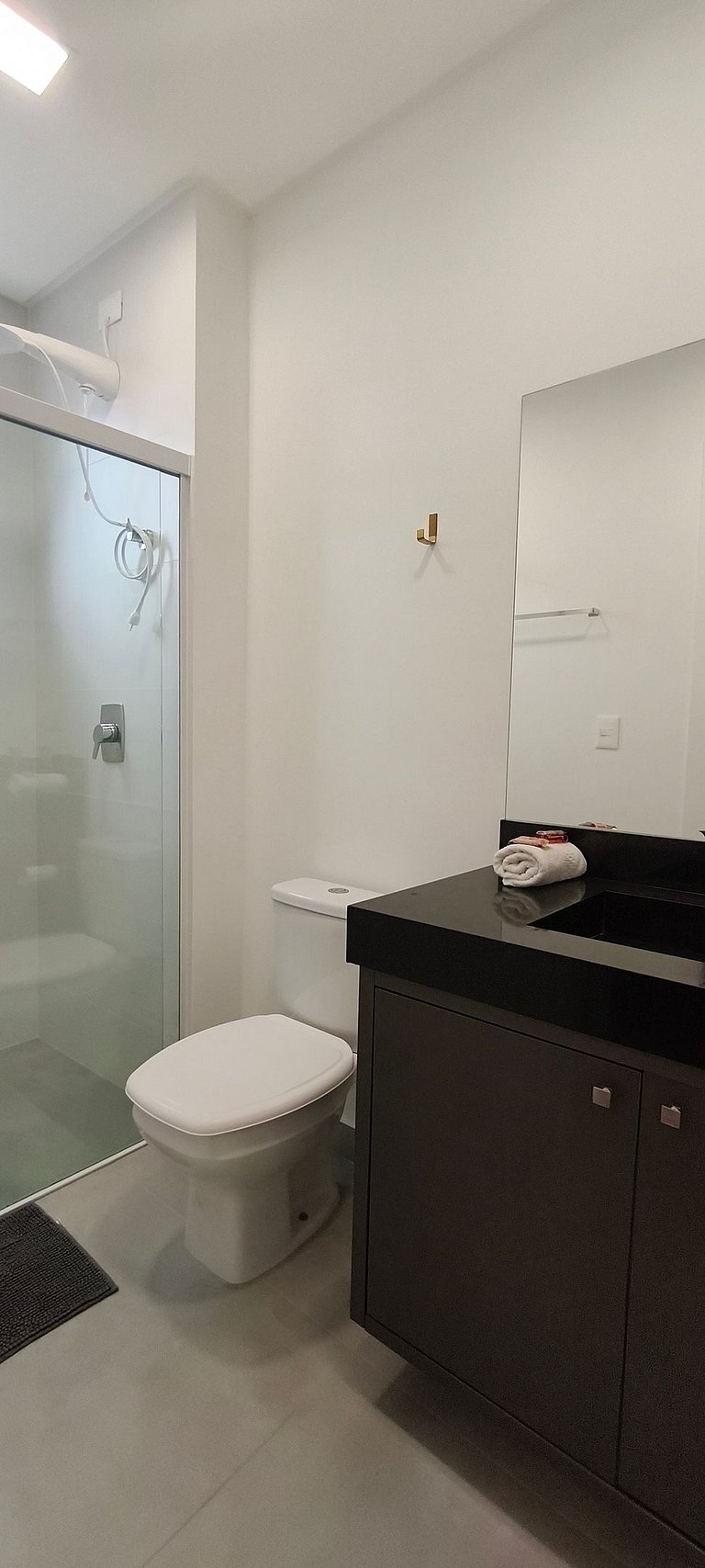 Quadra-mar com varanda, churrasqueira e vista mar