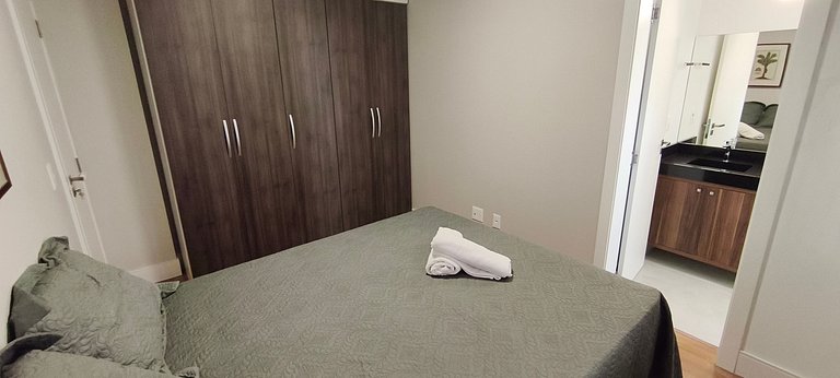 Quadra-mar com varanda, churrasqueira e vista mar