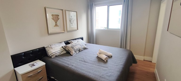 Quadra-mar com varanda, churrasqueira e vista mar