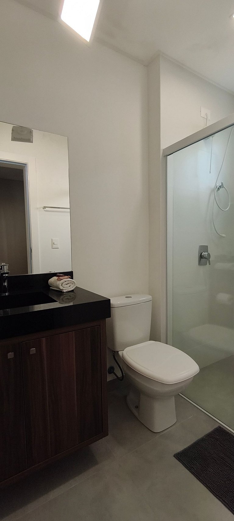 Quadra-mar com varanda, churrasqueira e vista mar